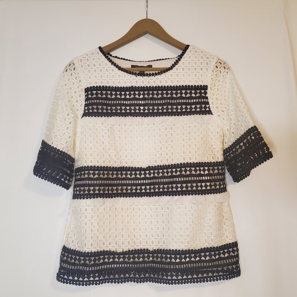 Banana Republic Tops - Banana Republic Women NWT Size XS S/Sl B&W embroidered holiday stripped top